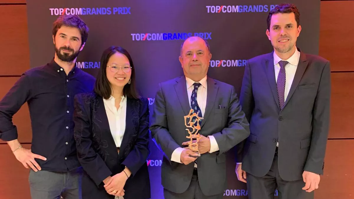 Le Président de la Miviludes et la chef de la Miviludes reçoivent le prix Top-Com.